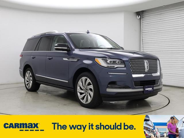 Photo of 2023 Blue Lincoln Navigator