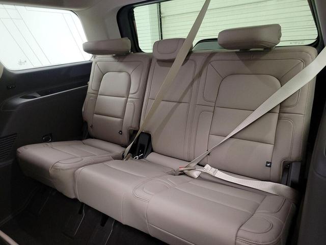 Photo of 2023 Blue Lincoln Navigator