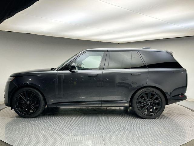 Photo of 2025 Santorini Black Metallic Land Rover Range Rover