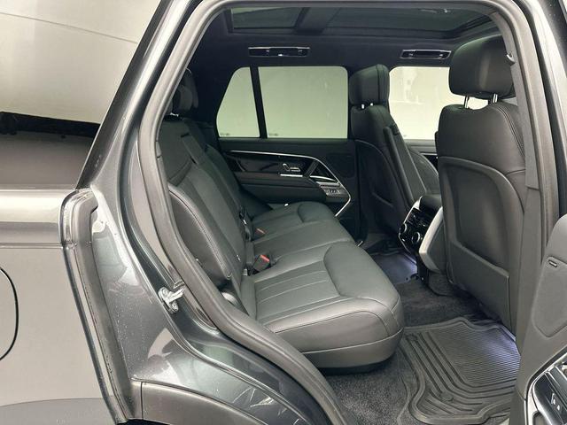 Photo of 2025 Santorini Black Metallic Land Rover Range Rover