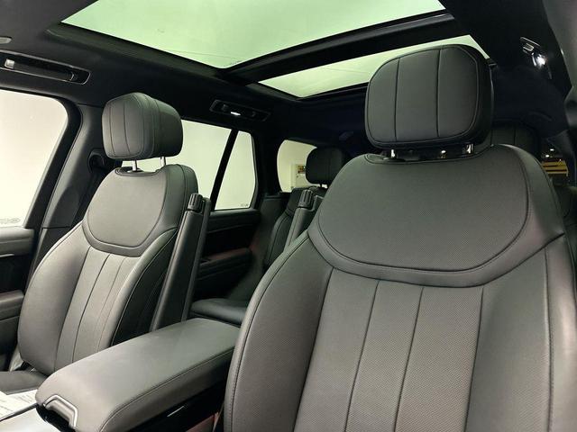Photo of 2025 Santorini Black Metallic Land Rover Range Rover