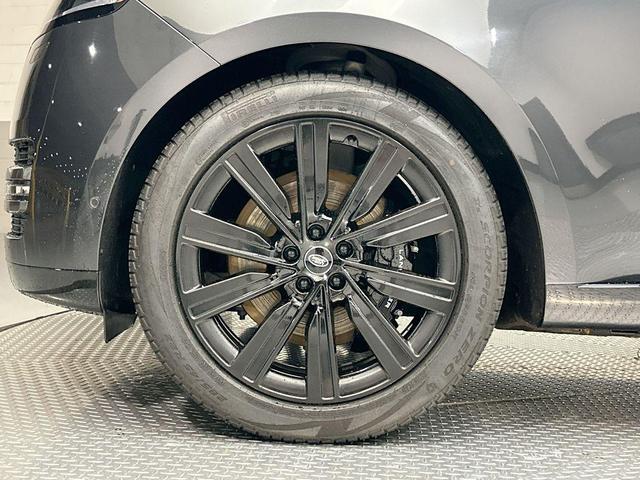 Photo of 2025 Santorini Black Metallic Land Rover Range Rover