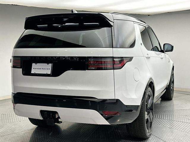 Photo of 2025 Fuji White Land Rover Discovery