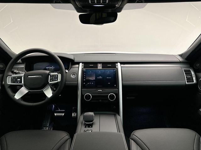 Photo of 2025 Fuji White Land Rover Discovery