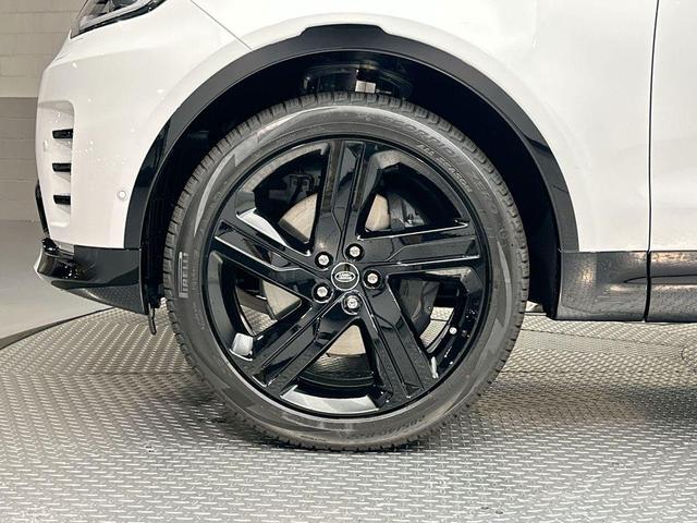 Photo of 2025 Fuji White Land Rover Discovery