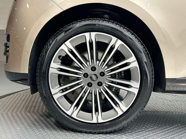 Photo of 2024 Gold Land Rover Range Rover