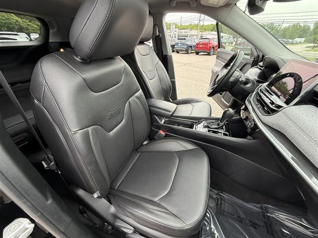 Photo of 2022 DIAMOND BLACK C Jeep Compass