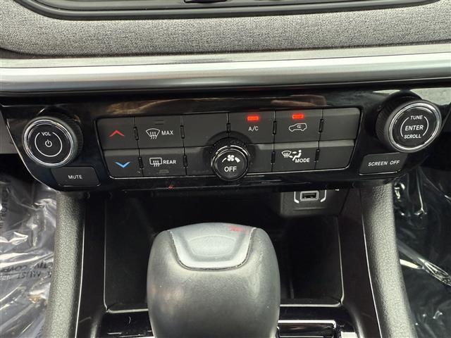 Photo of 2022 DIAMOND BLACK C Jeep Compass