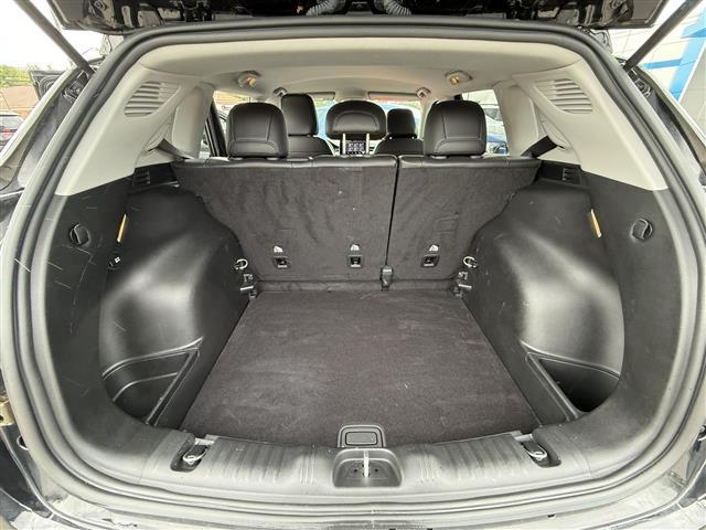 Photo of 2022 DIAMOND BLACK C Jeep Compass