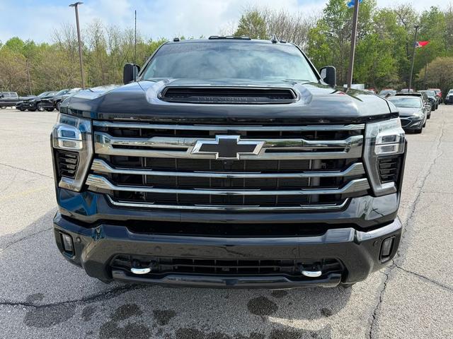 Photo of 2024 Black Chevrolet Silverado 2500
