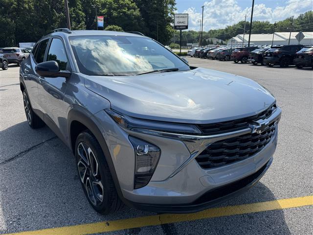 Photo of 2025 Sterling Gray Metallic Chevrolet Trax