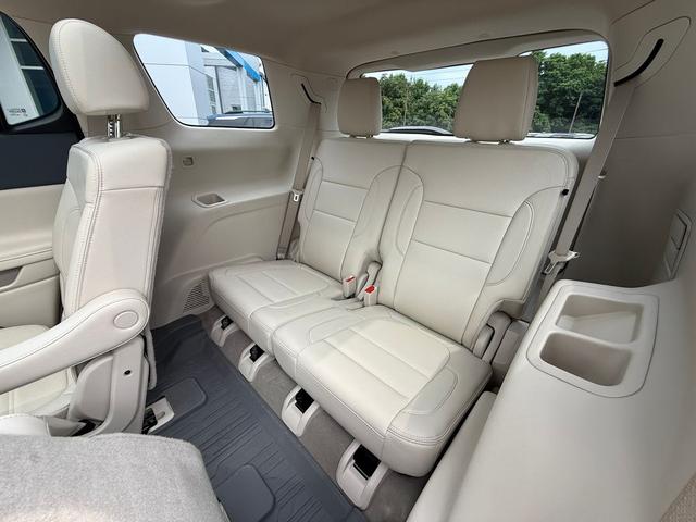 Photo of 2021 WHITE FROST TRI GMC Acadia