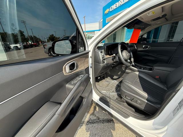 Photo of 2023 GLACIAL WHITE P Kia Sorento