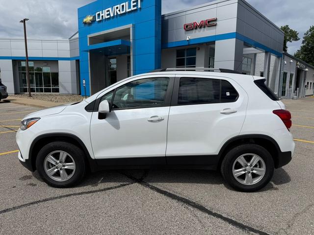 Photo of 2022 IRIDESCENT PEAR Chevrolet Trax