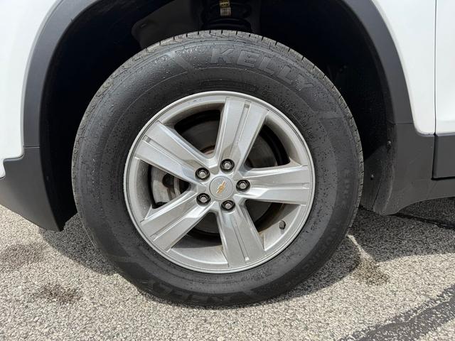 Photo of 2022 IRIDESCENT PEAR Chevrolet Trax