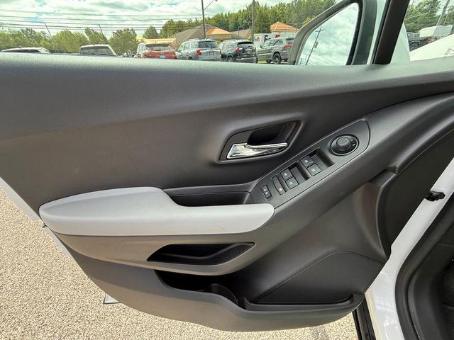 Photo of 2022 IRIDESCENT PEAR Chevrolet Trax