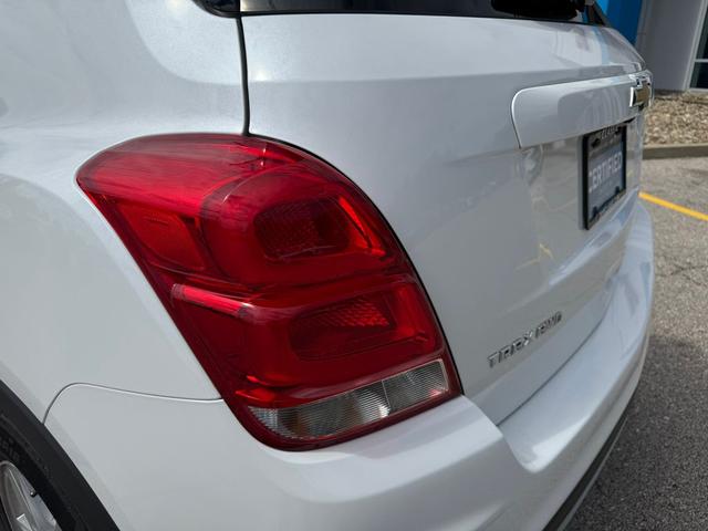 Photo of 2022 IRIDESCENT PEAR Chevrolet Trax