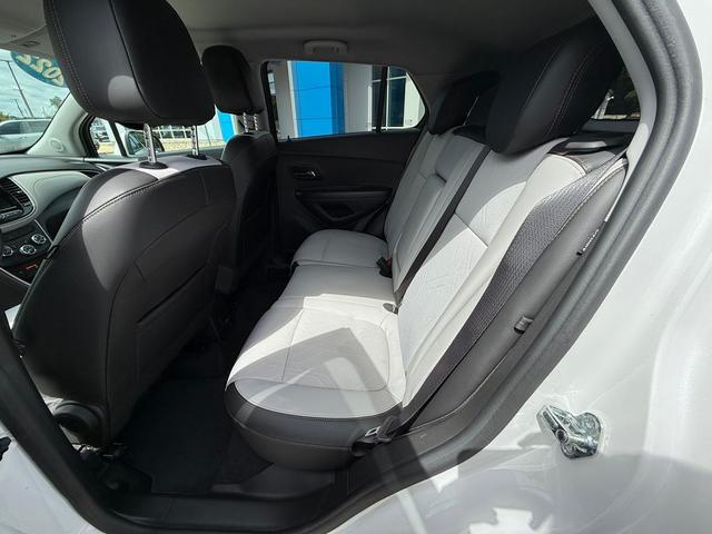 Photo of 2022 IRIDESCENT PEAR Chevrolet Trax