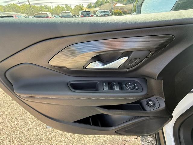 Photo of 2024 Summit White GMC Terrain