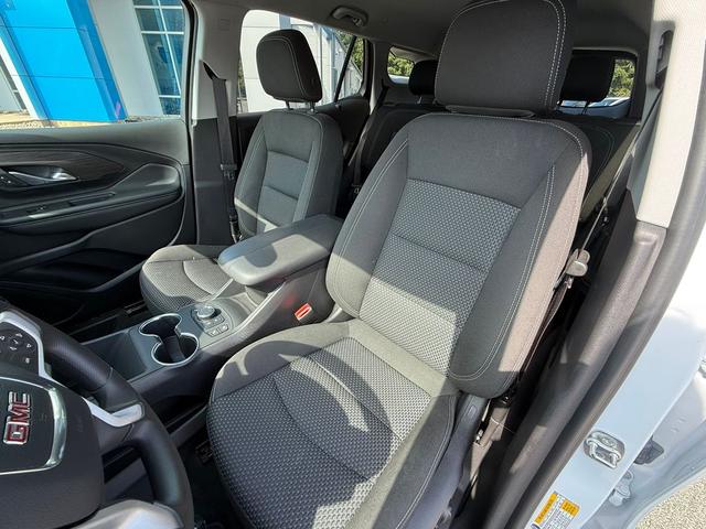 Photo of 2024 Summit White GMC Terrain