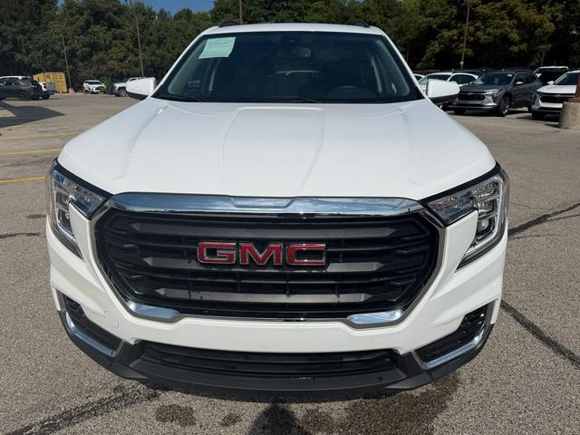 Photo of 2024 Summit White GMC Terrain