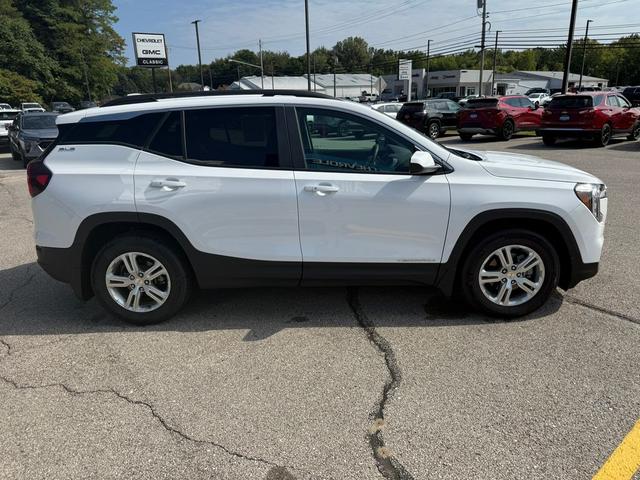 Photo of 2024 Summit White GMC Terrain