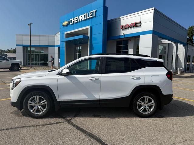 Photo of 2024 Summit White GMC Terrain