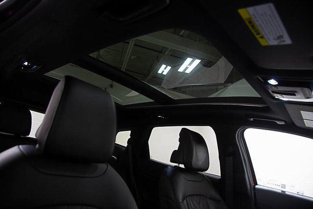 Photo of 2023 Dawning Red Kia Sportage