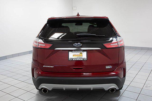 Photo of 2019 Ruby Red Ford Edge