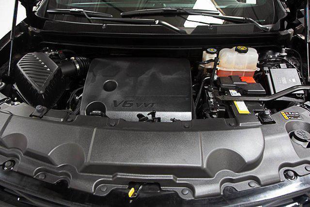Photo of 2023 Mosaic Black Metallic Chevrolet Traverse
