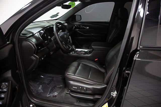 Photo of 2023 Mosaic Black Metallic Chevrolet Traverse