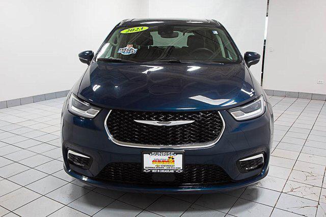 Photo of 2023 Fathom Blue Pearlcoat Chrysler Pacifica