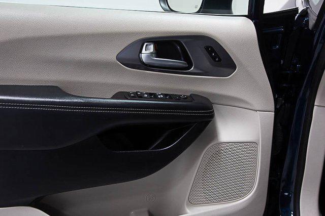 Photo of 2023 Fathom Blue Pearlcoat Chrysler Pacifica