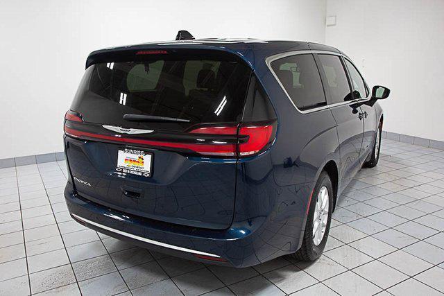 Photo of 2023 Fathom Blue Pearlcoat Chrysler Pacifica