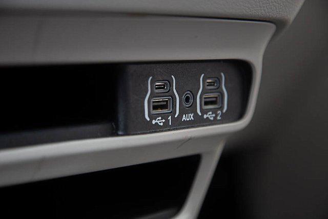 Photo of 2023 Fathom Blue Pearlcoat Chrysler Pacifica