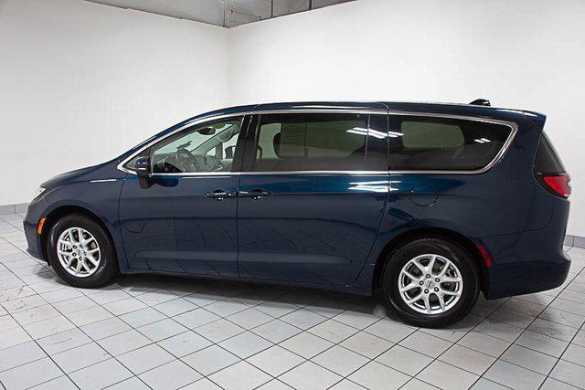 Photo of 2023 Fathom Blue Pearlcoat Chrysler Pacifica