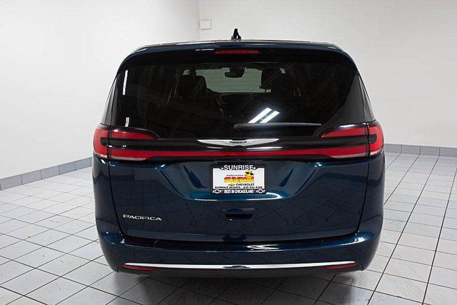 Photo of 2023 Fathom Blue Pearlcoat Chrysler Pacifica