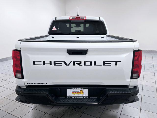 Photo of 2025 Summit White Chevrolet Colorado