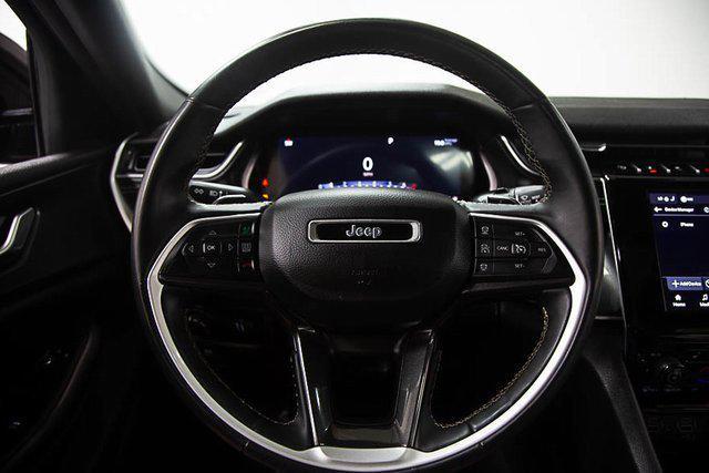 Photo of 2023 Diamond Black Crystal Pearlcoat Jeep Grand Cherokee L