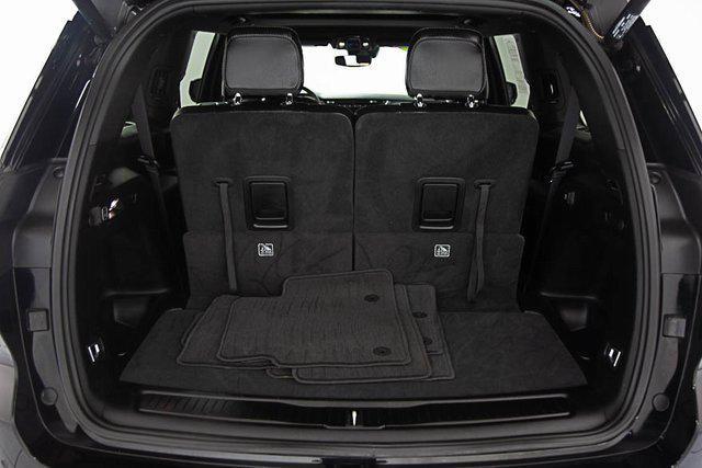 Photo of 2023 Diamond Black Crystal Pearlcoat Jeep Grand Cherokee L