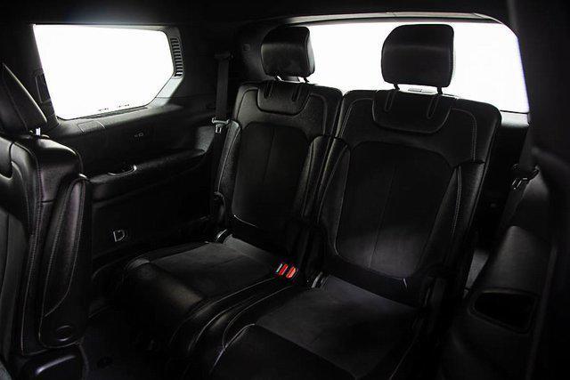 Photo of 2023 Diamond Black Crystal Pearlcoat Jeep Grand Cherokee L