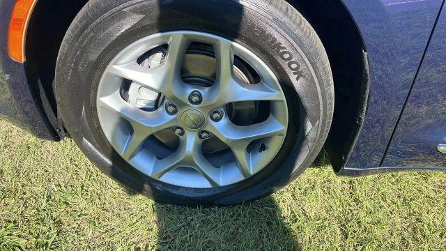 Photo of 2017 Blue Chrysler Pacifica