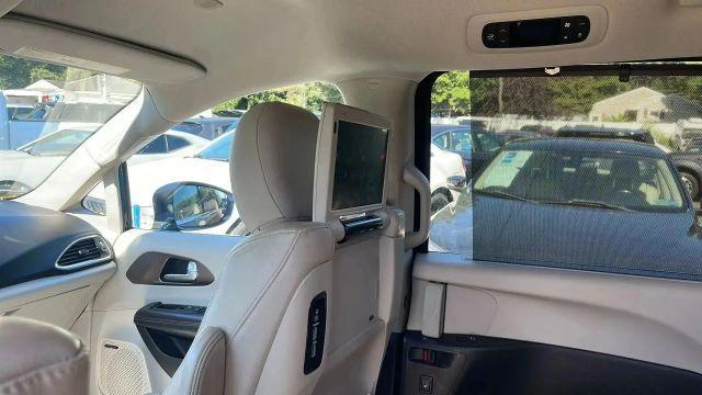 Photo of 2017 Blue Chrysler Pacifica