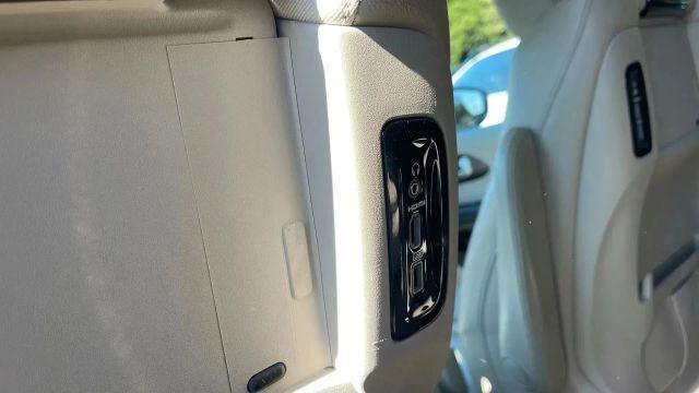 Photo of 2017 Blue Chrysler Pacifica