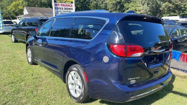Photo of 2017 Blue Chrysler Pacifica