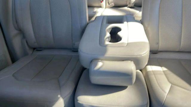 Photo of 2017 Blue Chrysler Pacifica