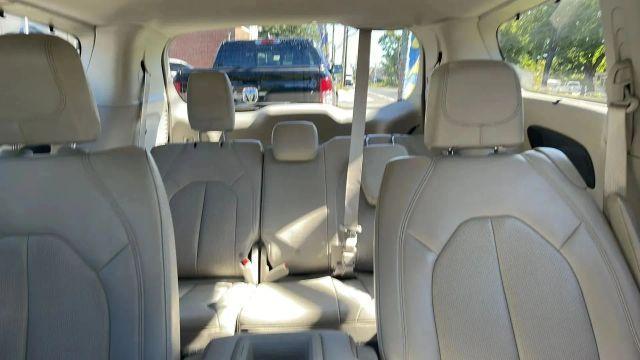 Photo of 2017 Blue Chrysler Pacifica