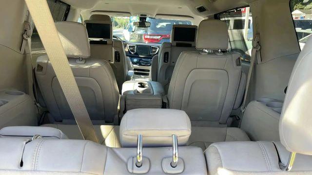 Photo of 2017 Blue Chrysler Pacifica