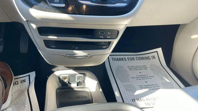 Photo of 2017 Blue Chrysler Pacifica