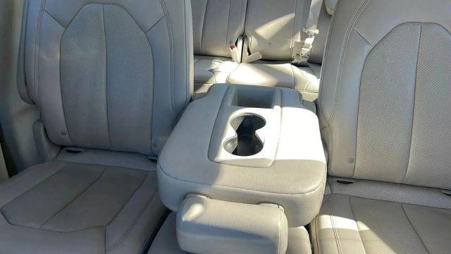 Photo of 2017 Blue Chrysler Pacifica
